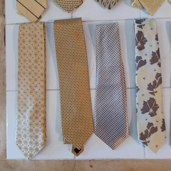Elegant Yellow and Brown Tie Set - Picture 2 of 9